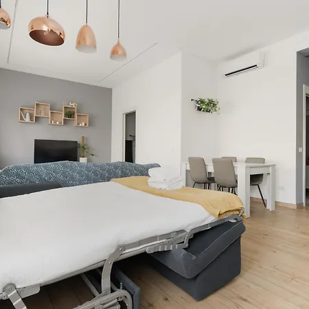 Apartmán Guesthost - Stylish Forlanini M4